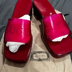 Gucci platform rubber slide with Logo